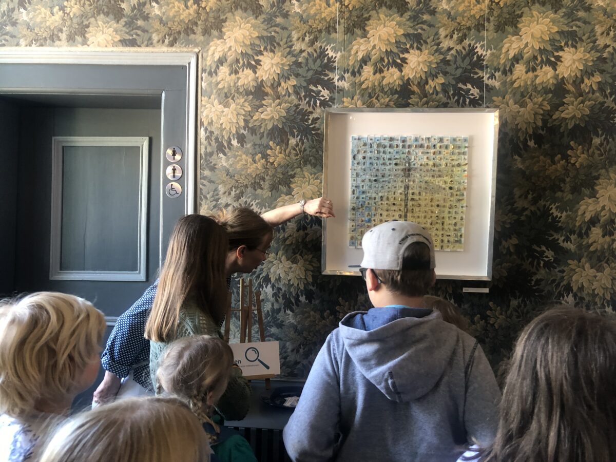 Führung für Schulklassen durch die Ausstellung "Romantik 2.0" im Museum Bad Pyrmont 2023